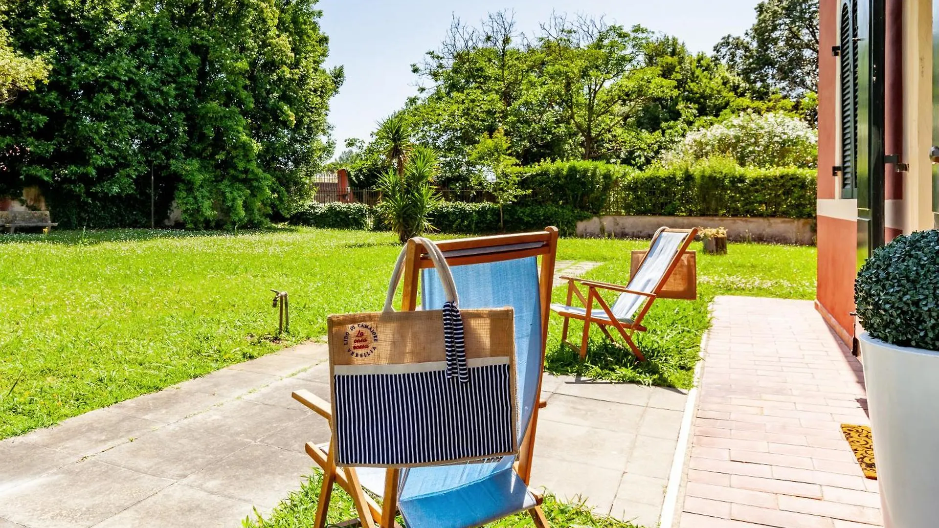 Apartment La Casa Rossa Versilia Camaiore Italy